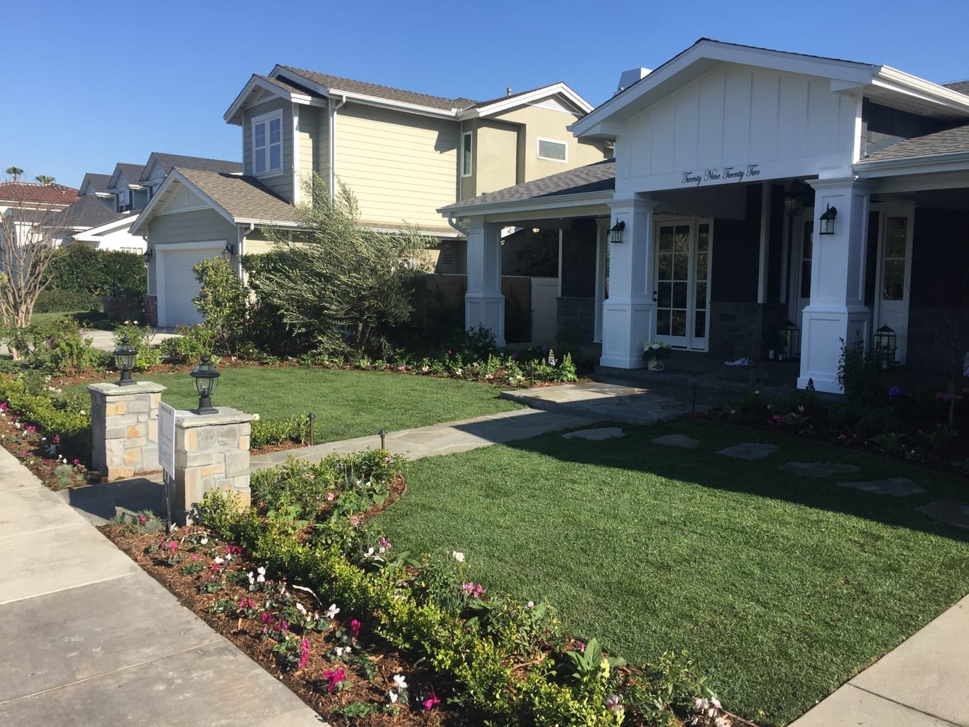 15 Front Yard Landscaping Ideas to Elevate Curb Appeal - Cutting Edge ...