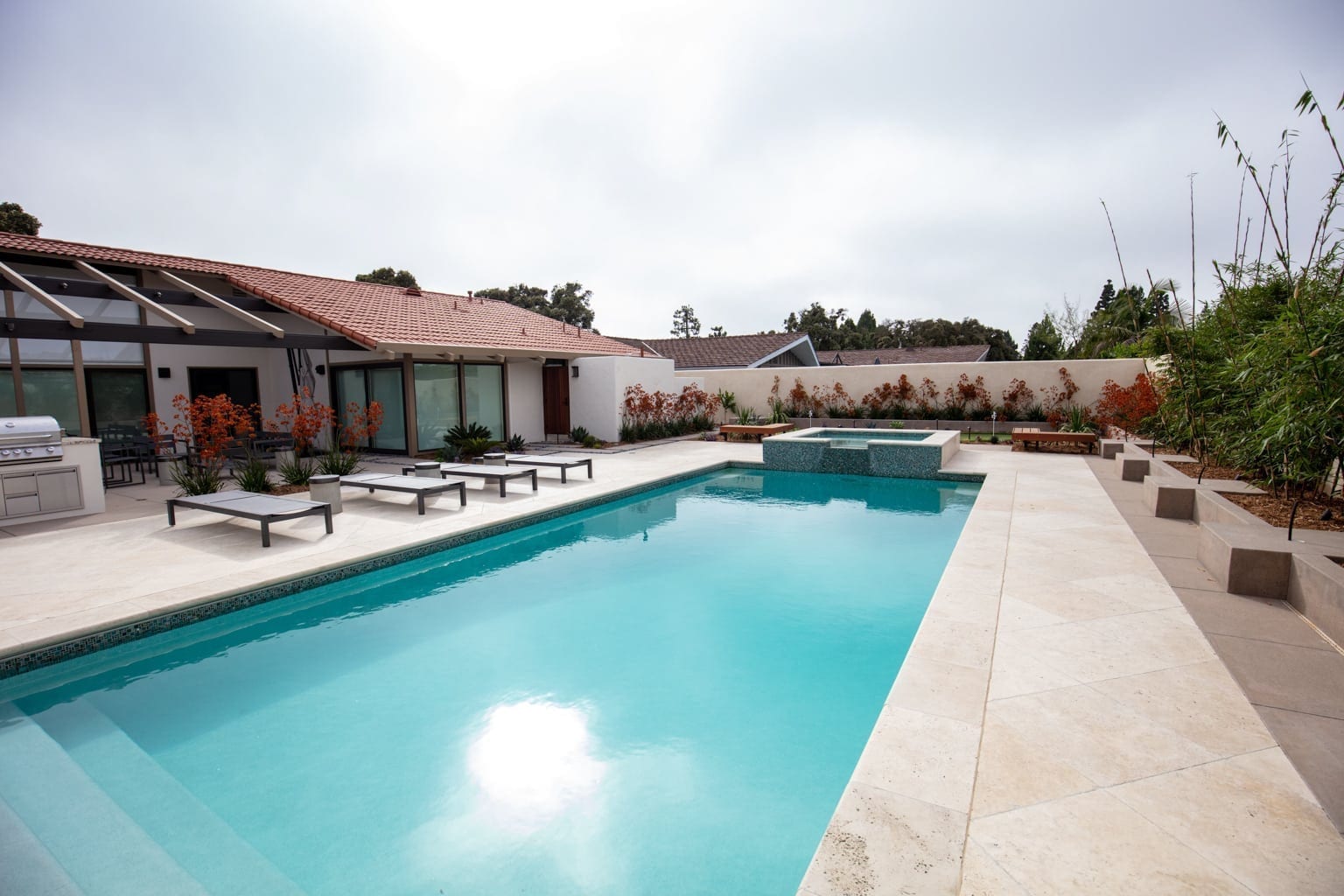 Choosing the Perfect Pool Tile Color